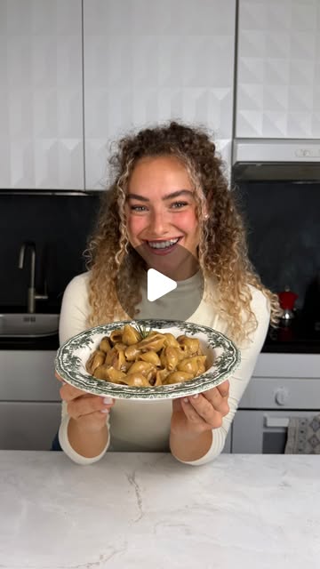 Eva Andrini presenta la pasta con fagioli, porcini e miso